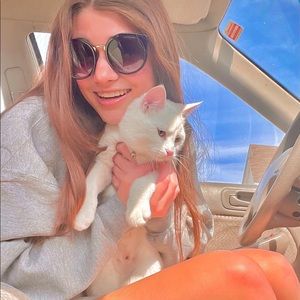 Meet your Posher, Madeline